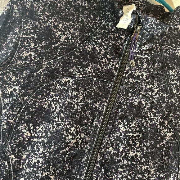Lululemon jacket define - Picture 2 of 4